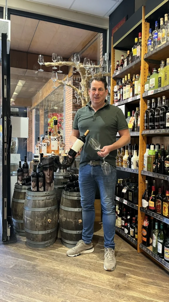 Alex, slijter en whiskykenner bij Whisky Wines & Spirits